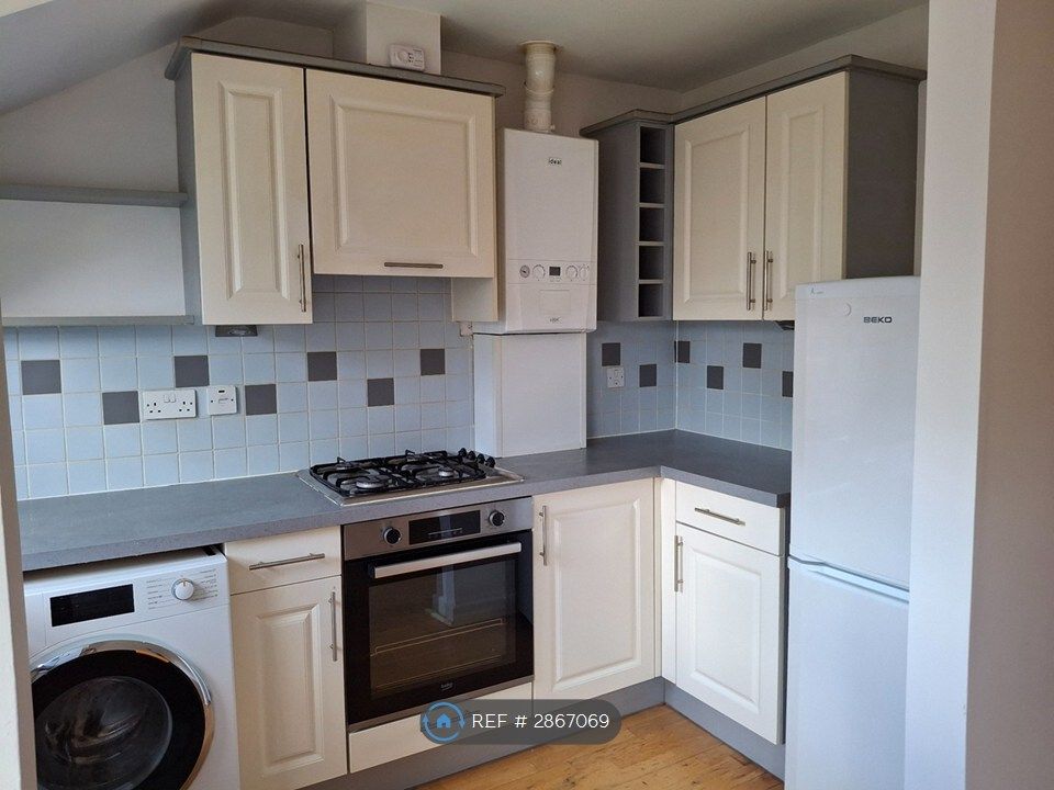 Property photo 2 of 12 Kitchen