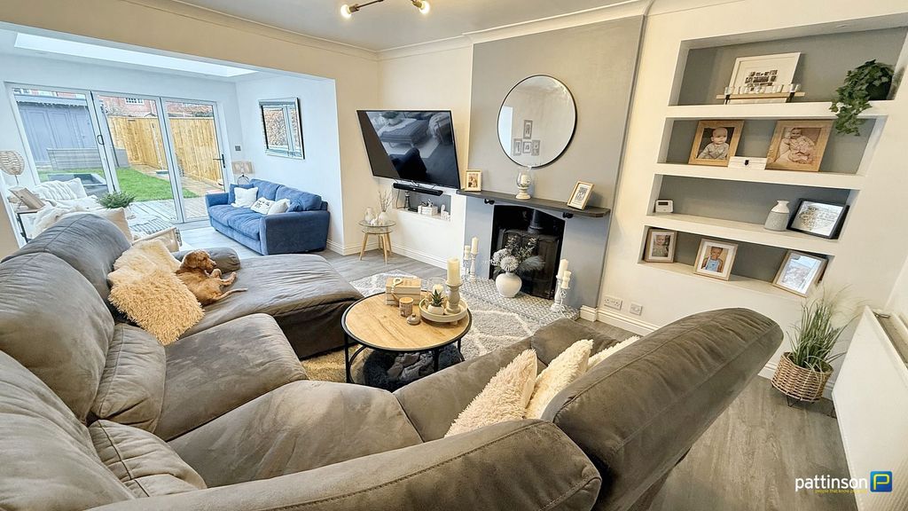 Property photo 3 of 32