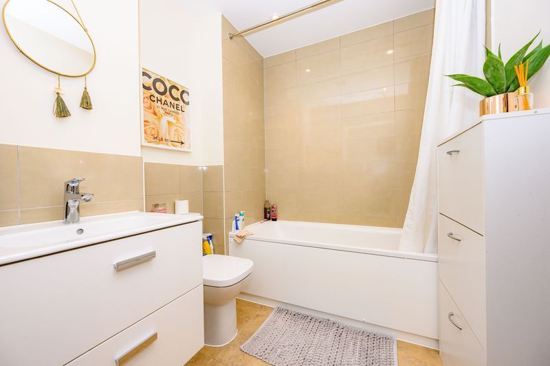 Property photo 3 of 16 Bathroom