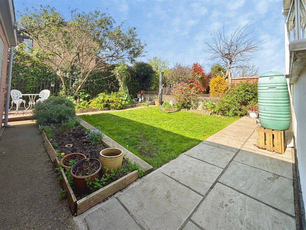 Property photo 2 of 20 Garden.Jpg