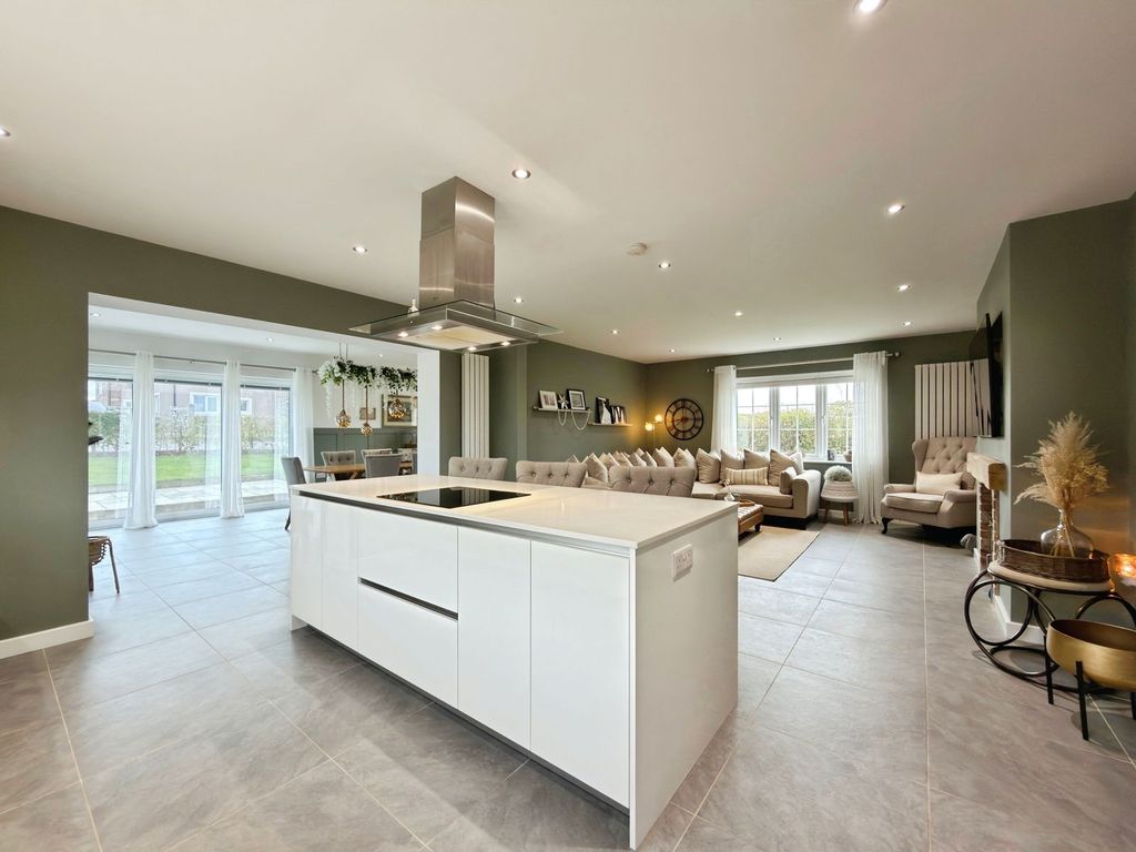 Property photo 3 of 54