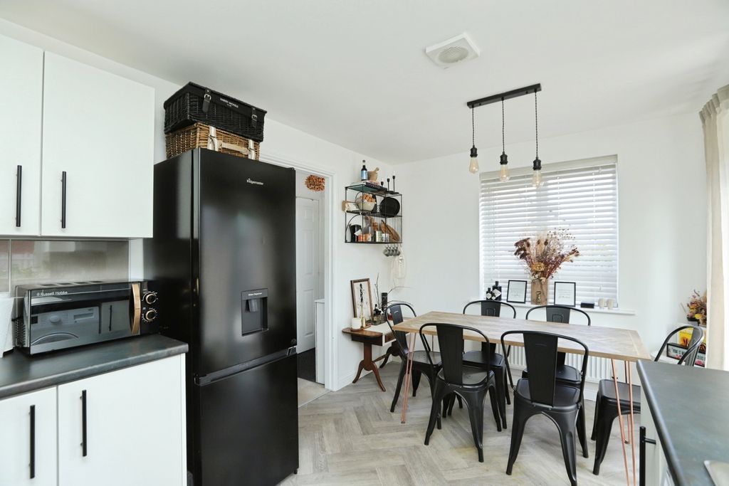 Property photo 2 of 14 Kitchen/Dining Room