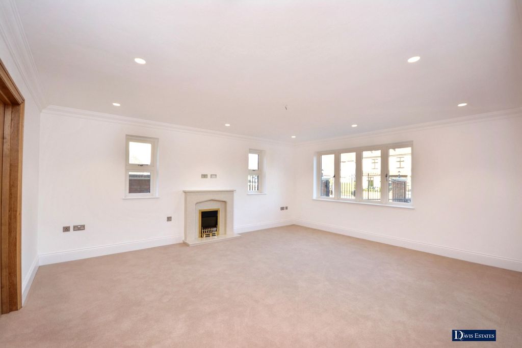 Property photo 2 of 34