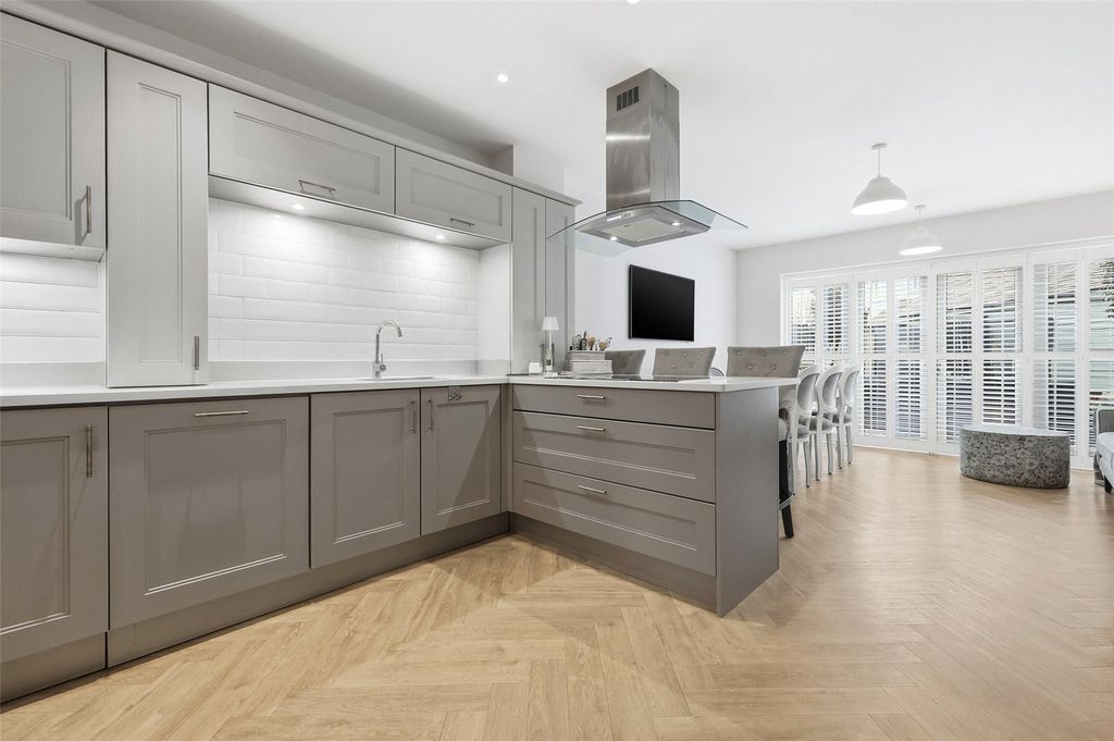 Property photo 2 of 21 Kitchen/Dining Room