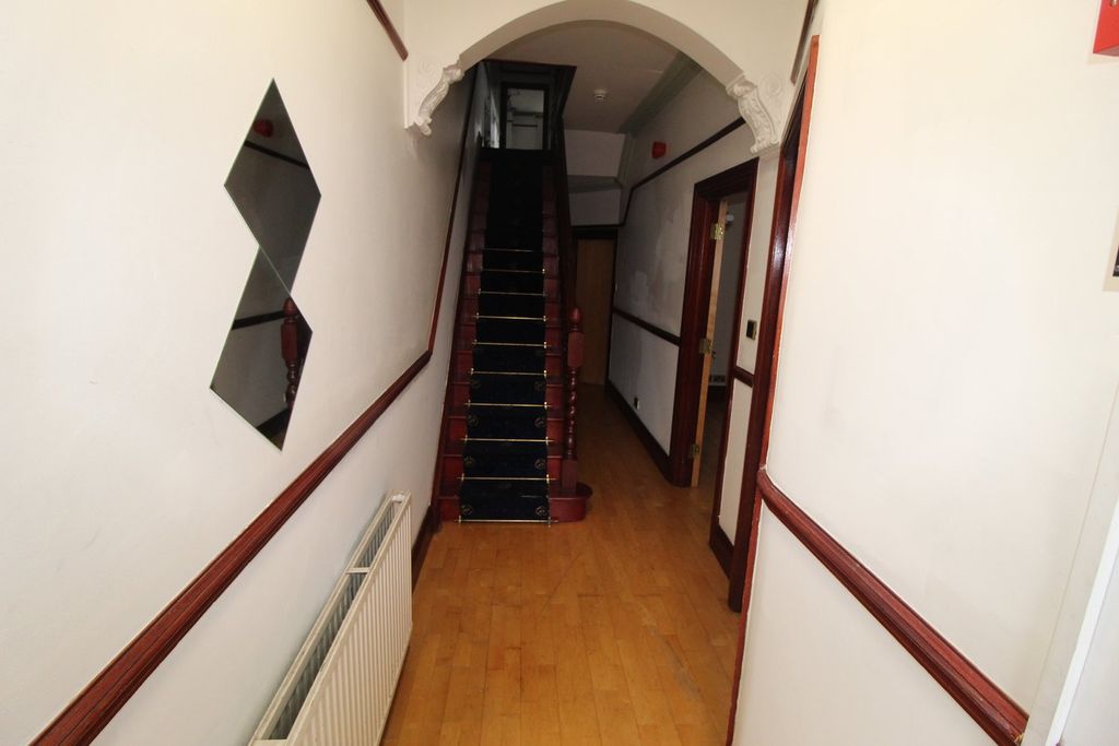 Property photo 3 of 25