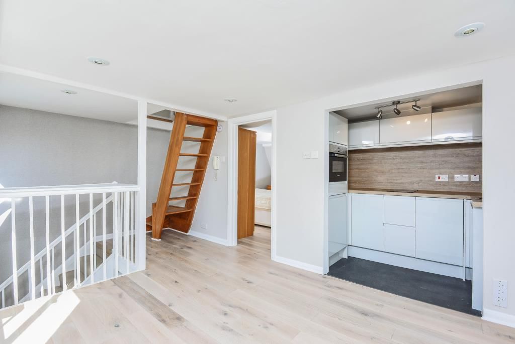 Property photo 2 of 11 Kitchen