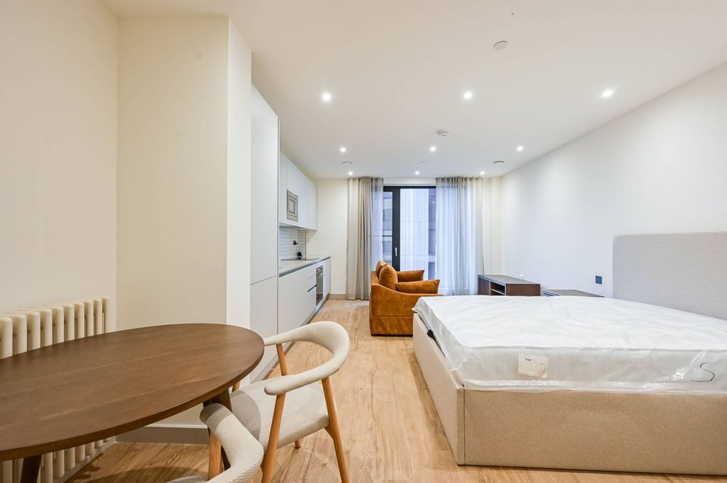 Property photo 1 of 27