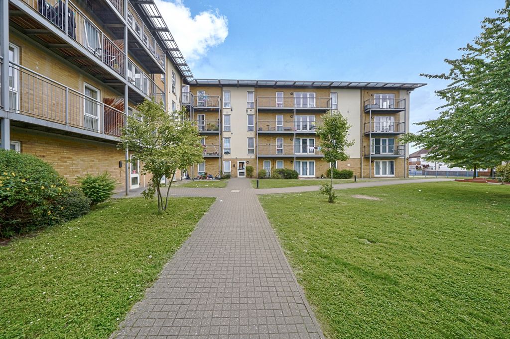 Property photo 1 of 15 2 Bedroom Flat For Sale