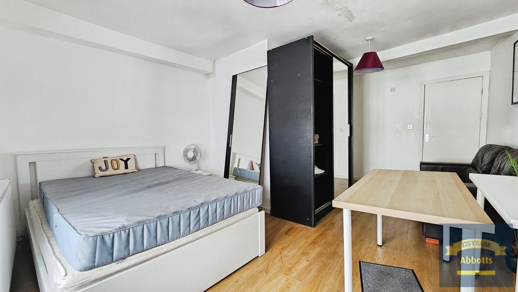 Property photo 3 of 6