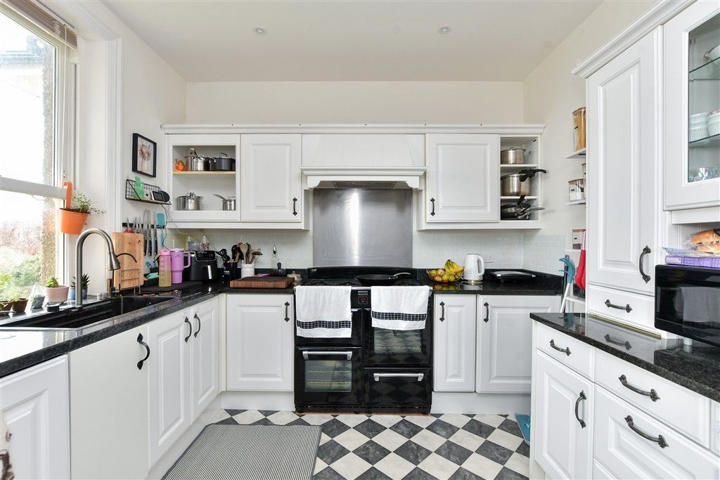 Property photo 2 of 14 Kitchen