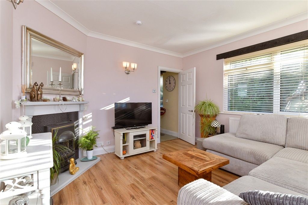 Property photo 2 of 13 Lounge