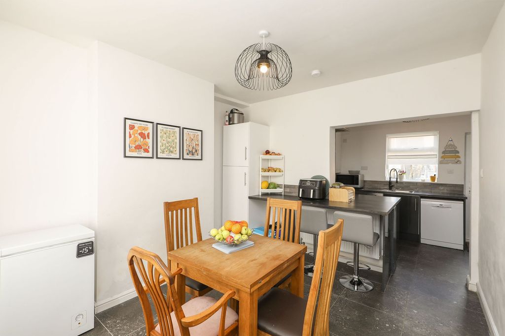 Property photo 1 of 32