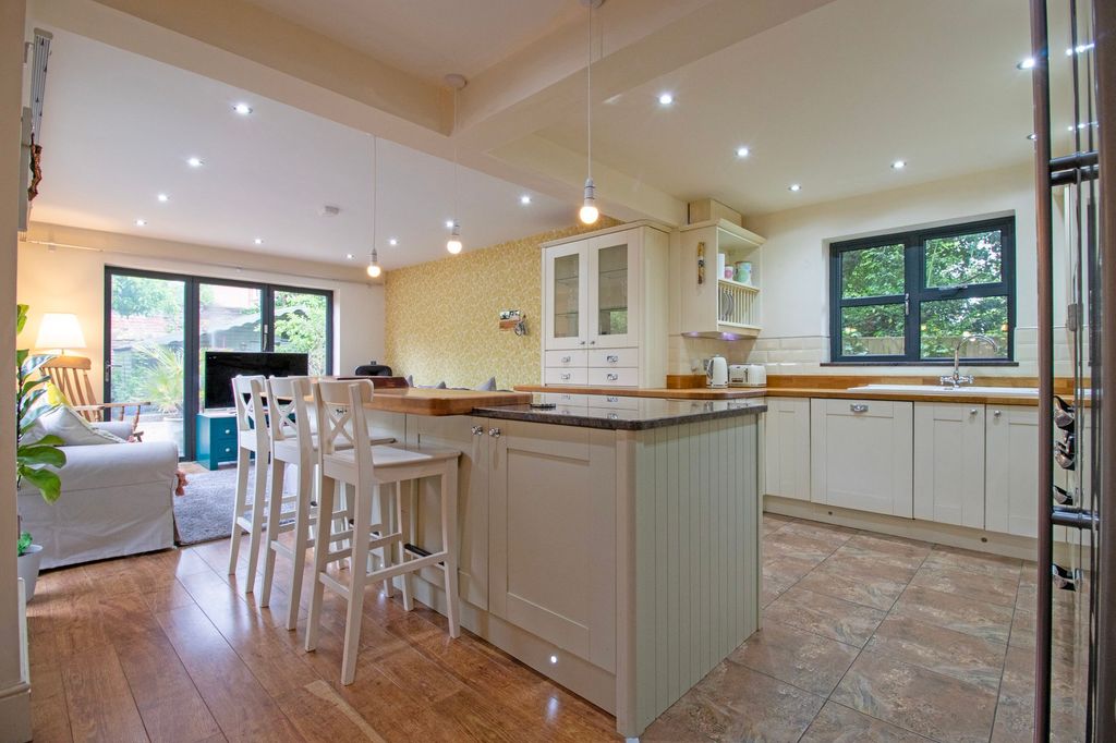 Property photo 2 of 44