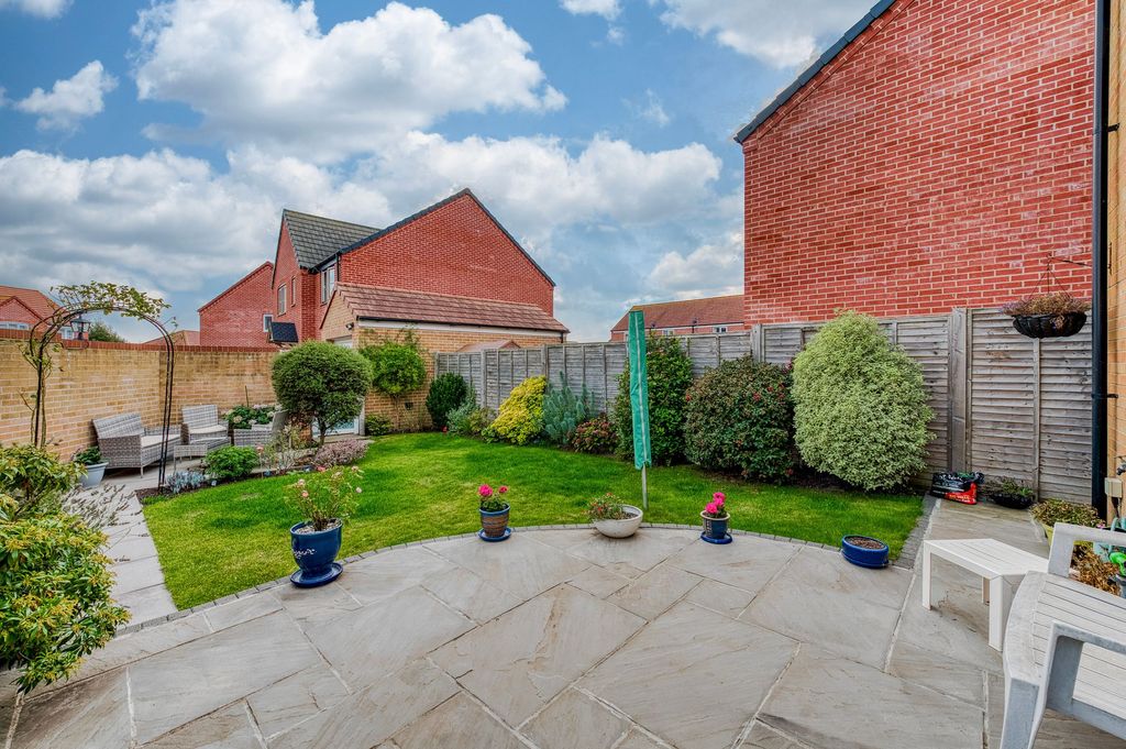 Property photo 2 of 19