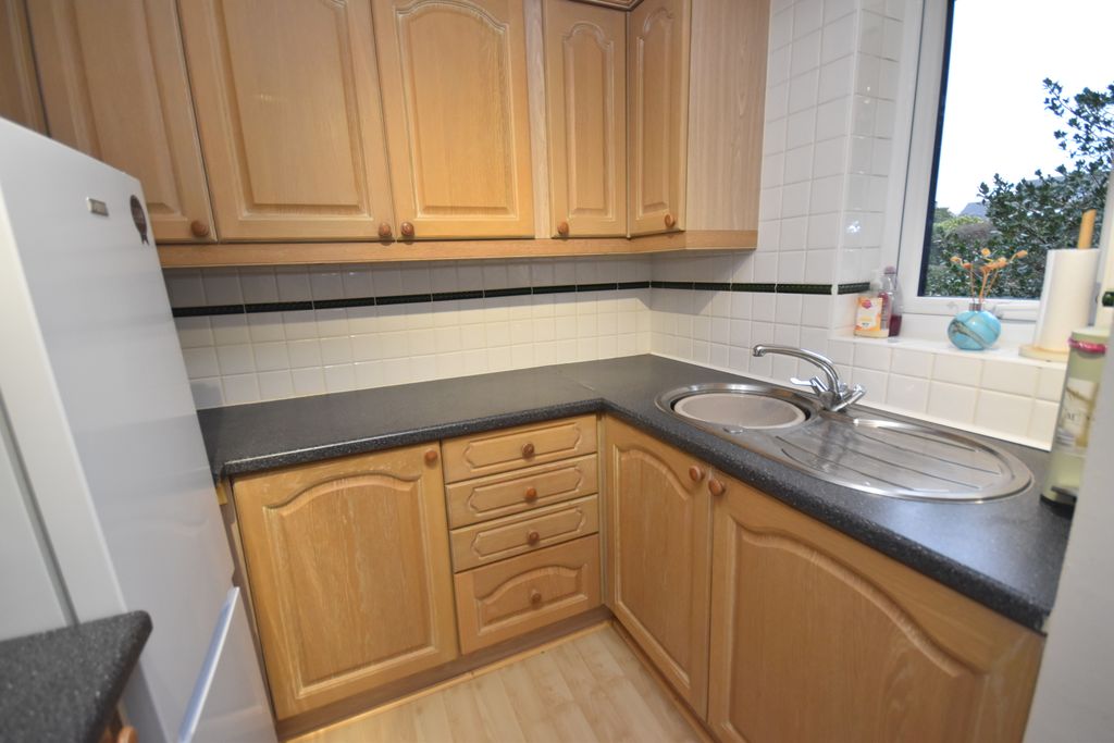 Property photo 2 of 9 Kitchen