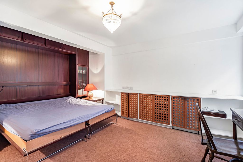 Property photo 3 of 14 Studio