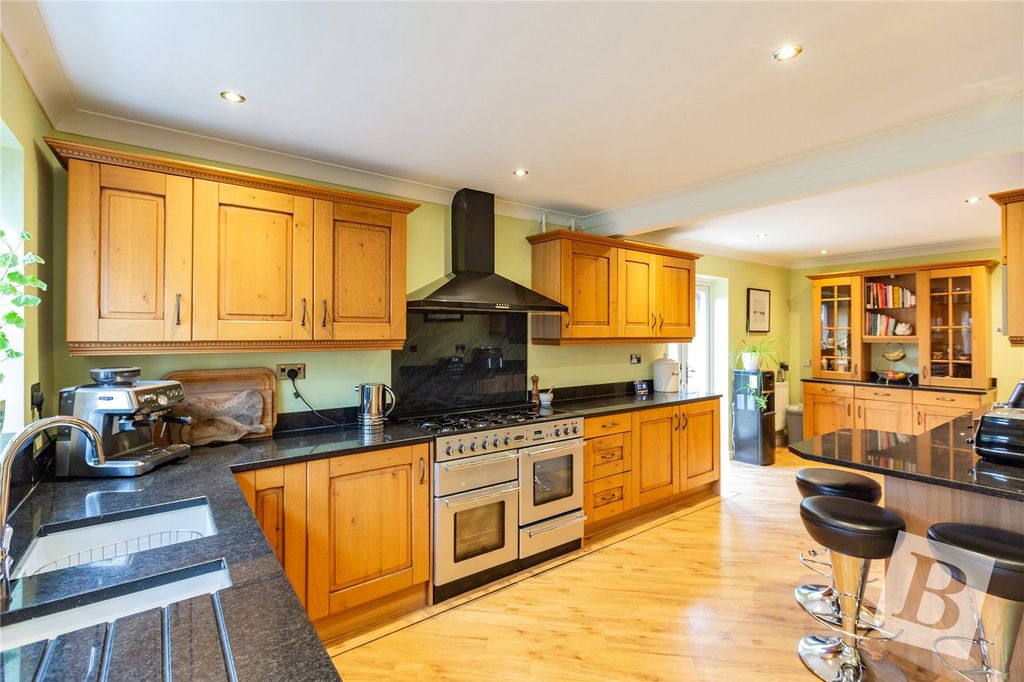 Property photo 3 of 28 Kitchen