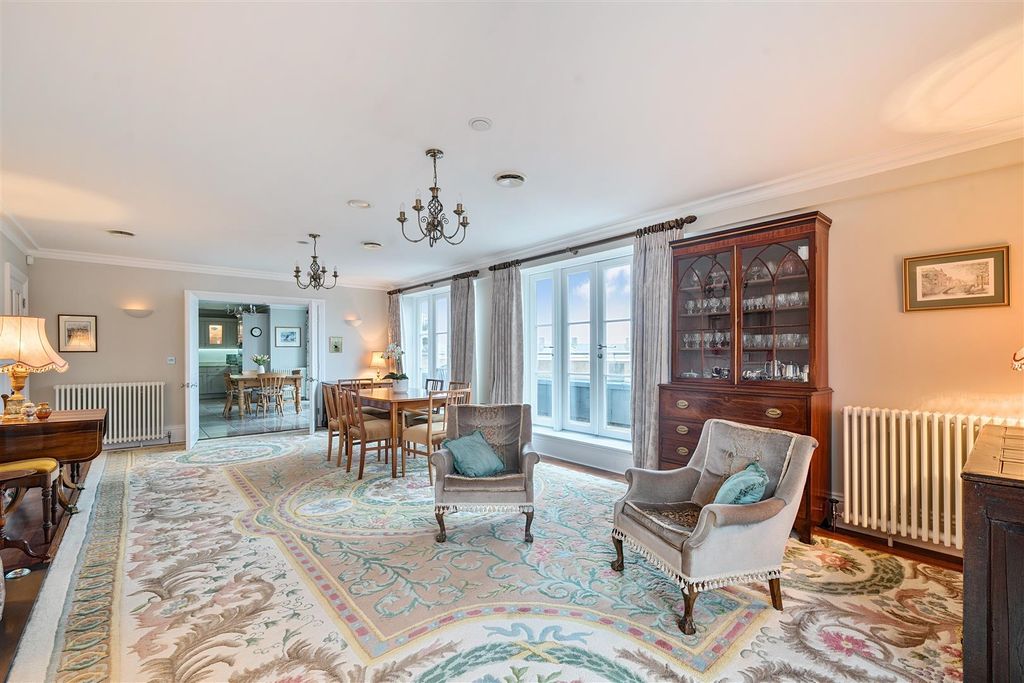 Property photo 2 of 24 Sitting/Dining Room