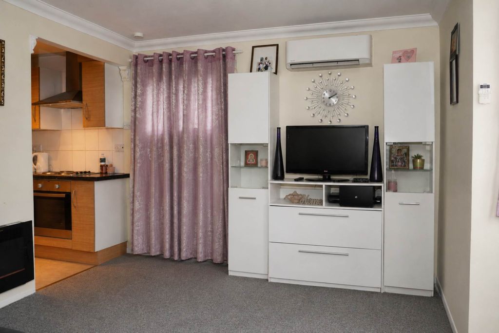 Property photo 2 of 5