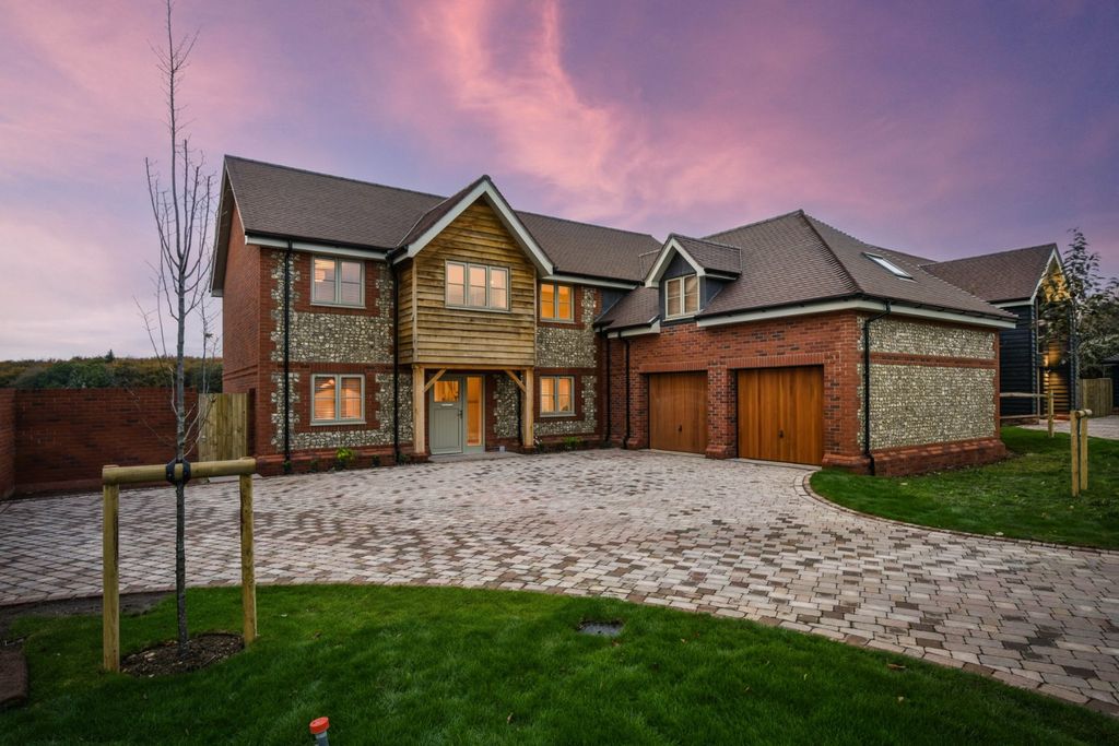 Property photo 1 of 19 Kingfisher Dusk