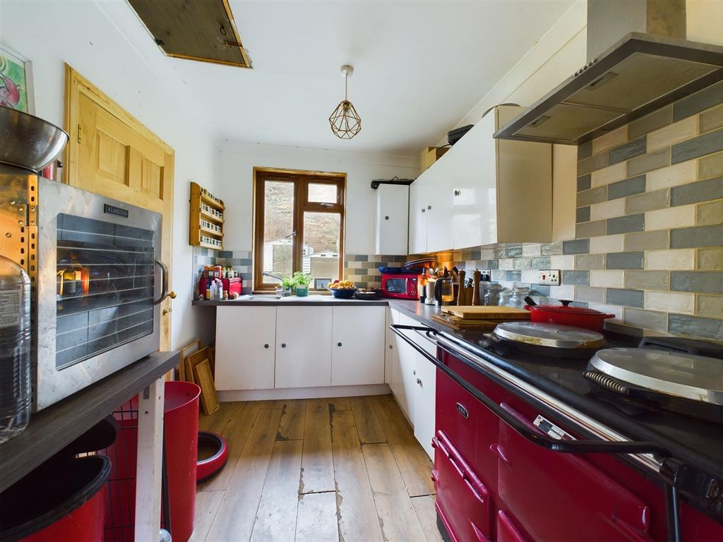 Property photo 3 of 22 Kitchen