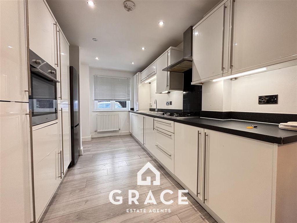 Property photo 2 of 8 Kitchen