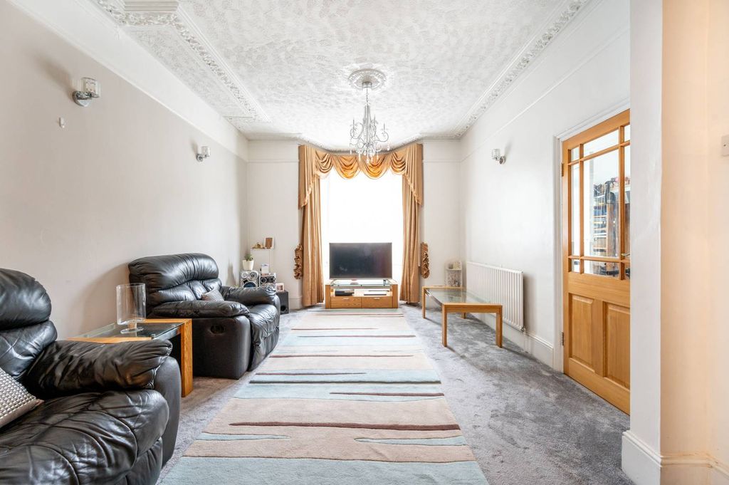 Property photo 2 of 12