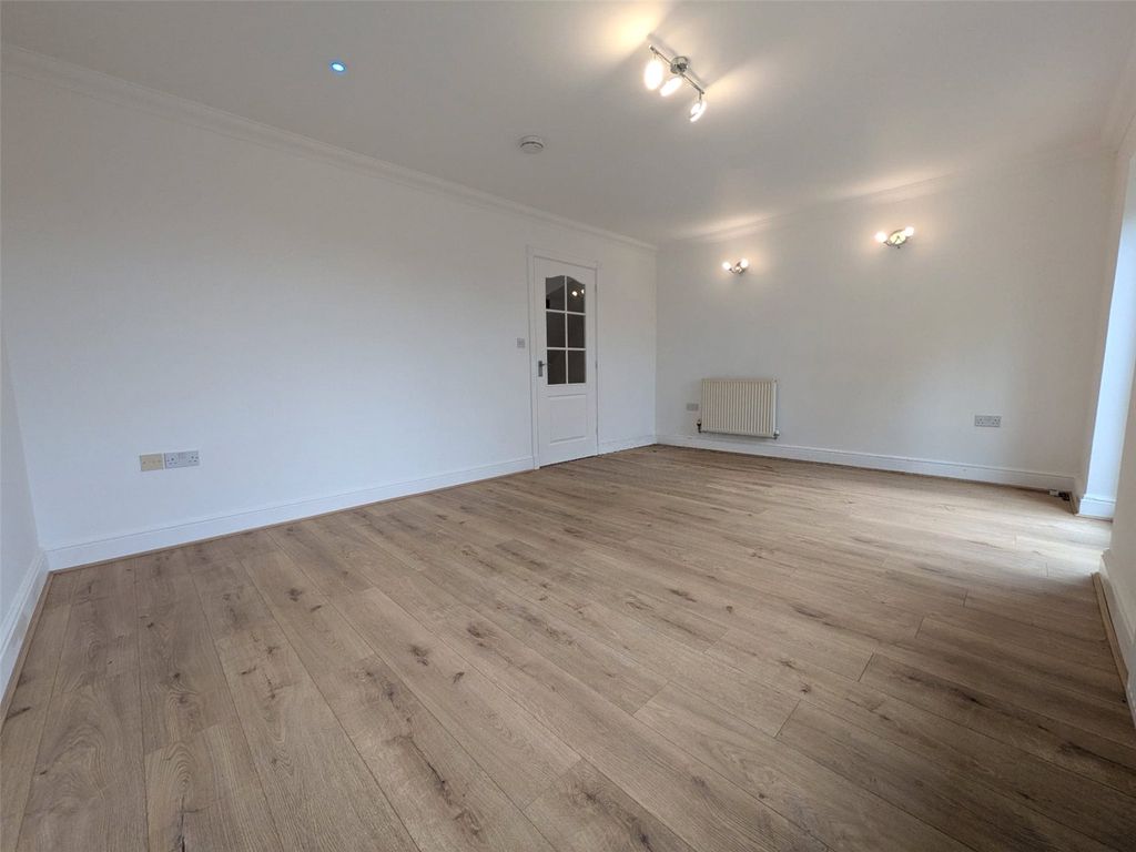 Property photo 3 of 16 Picture No. 05