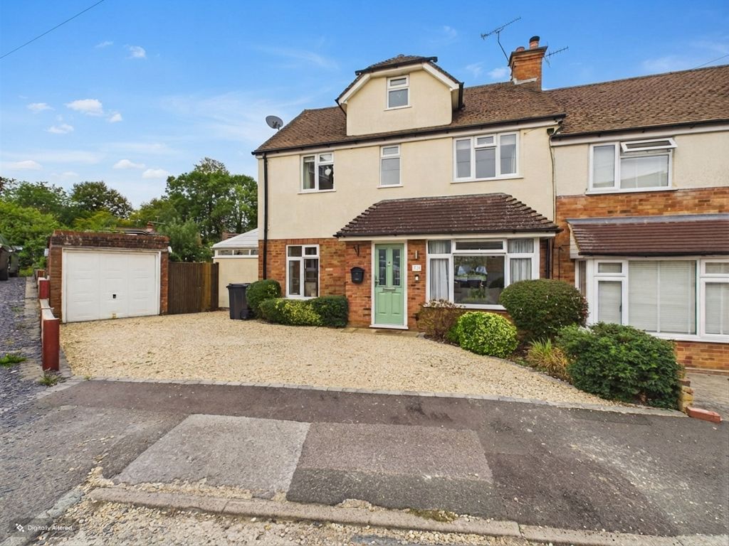 Property photo 1 of 16 11 Clauds Close