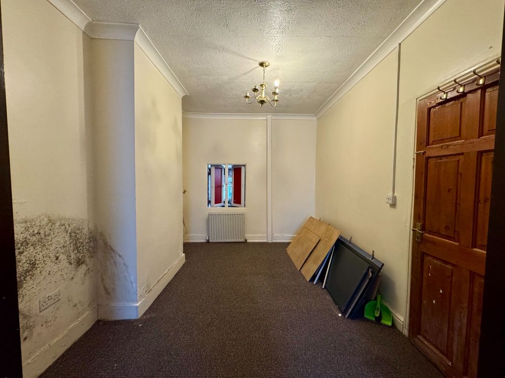 Property photo 3 of 15 4946747