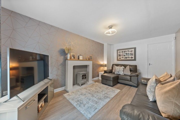 Property photo 2 of 36