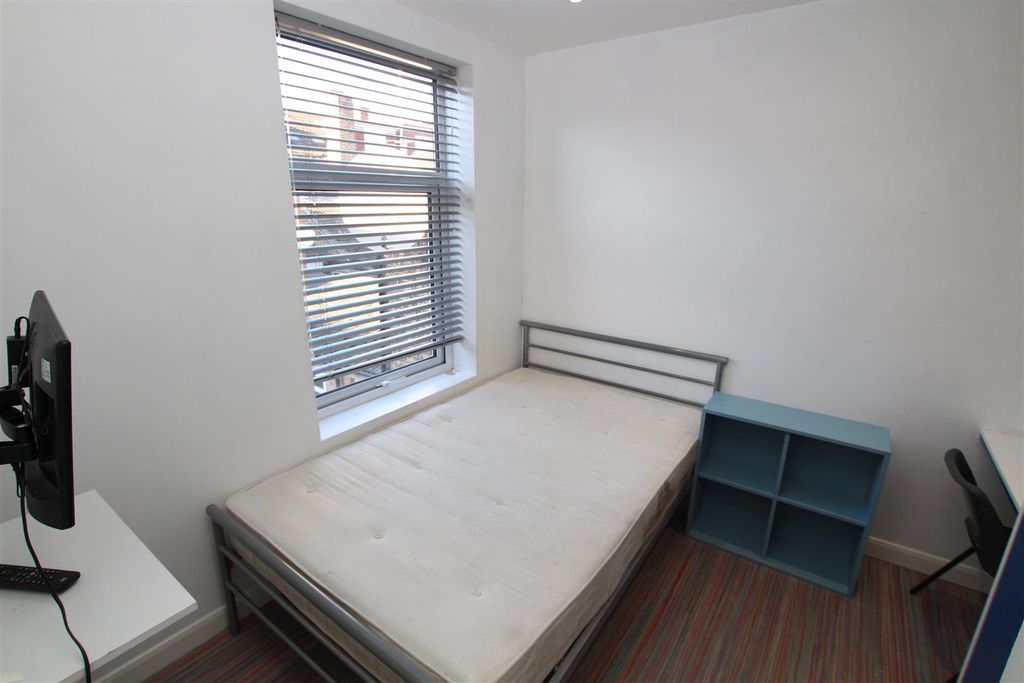 Property photo 3 of 11 Ff Bedroom.Jpg