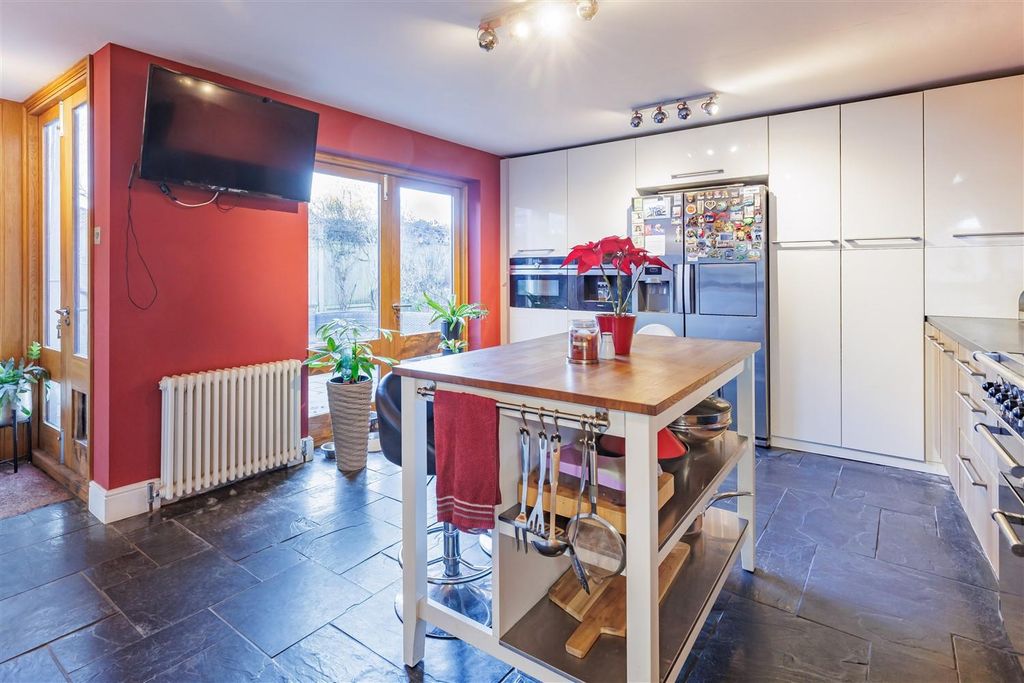 Property photo 2 of 39 Aldeburgh Dale (10).Jpg