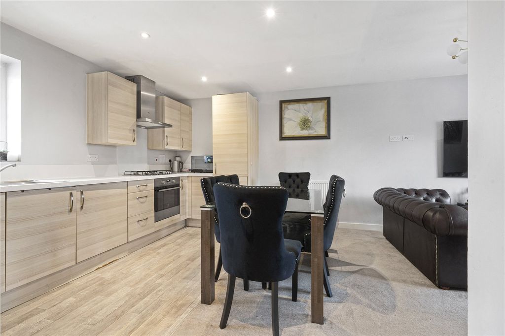 Property photo 3 of 8 Kitchen