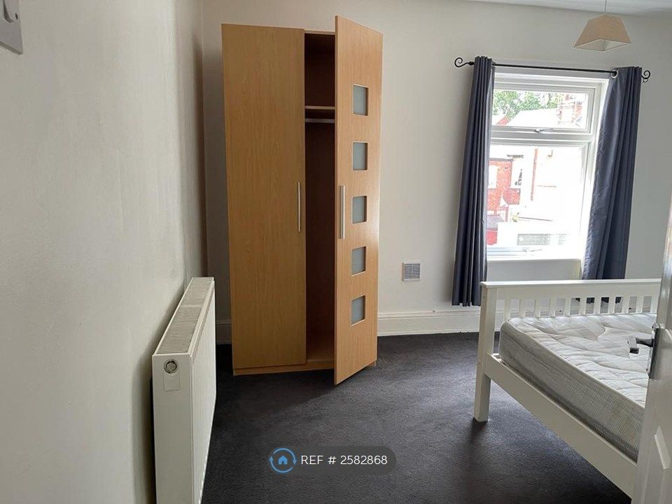 Property photo 3 of 28 Bedroom 2