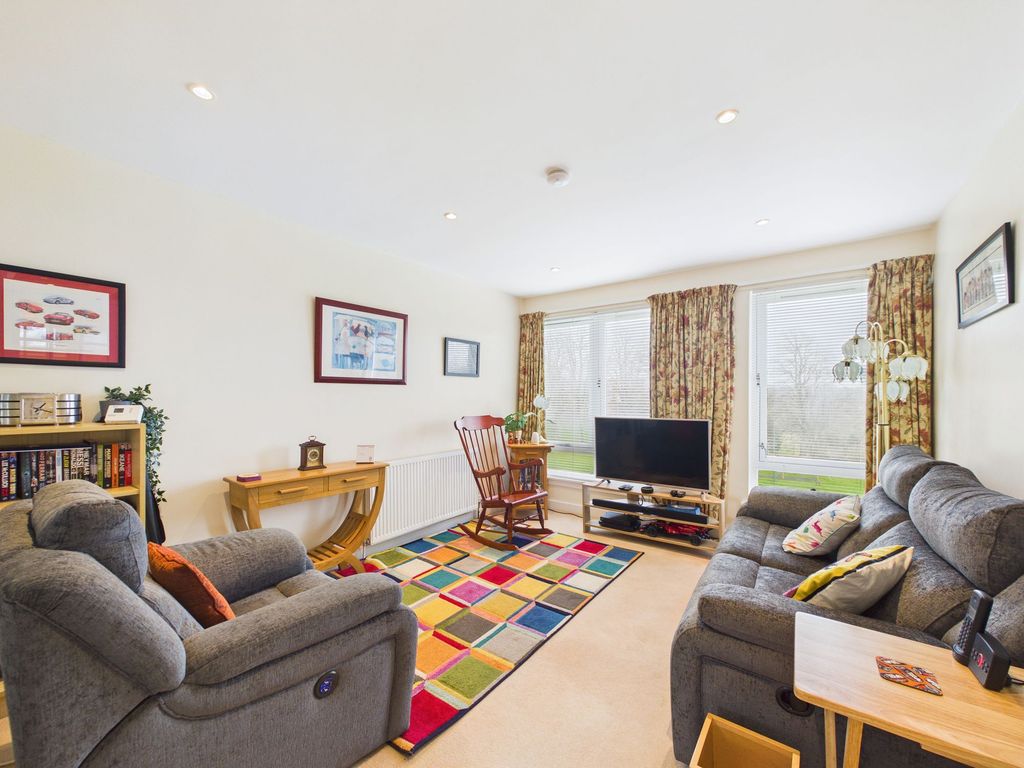 Property photo 2 of 9 Lounge