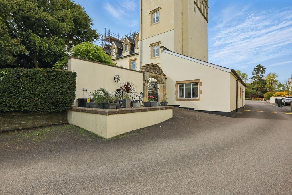 Property photo 1 of 24