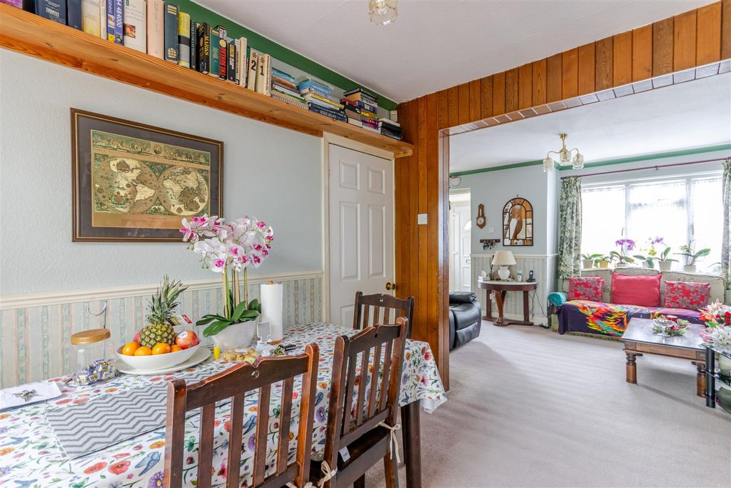 Property photo 3 of 22 Dining 1.Jpg