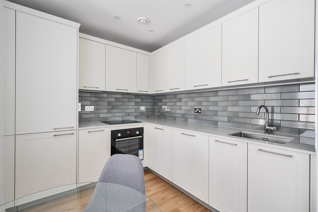 Property photo 2 of 9 Kitchen