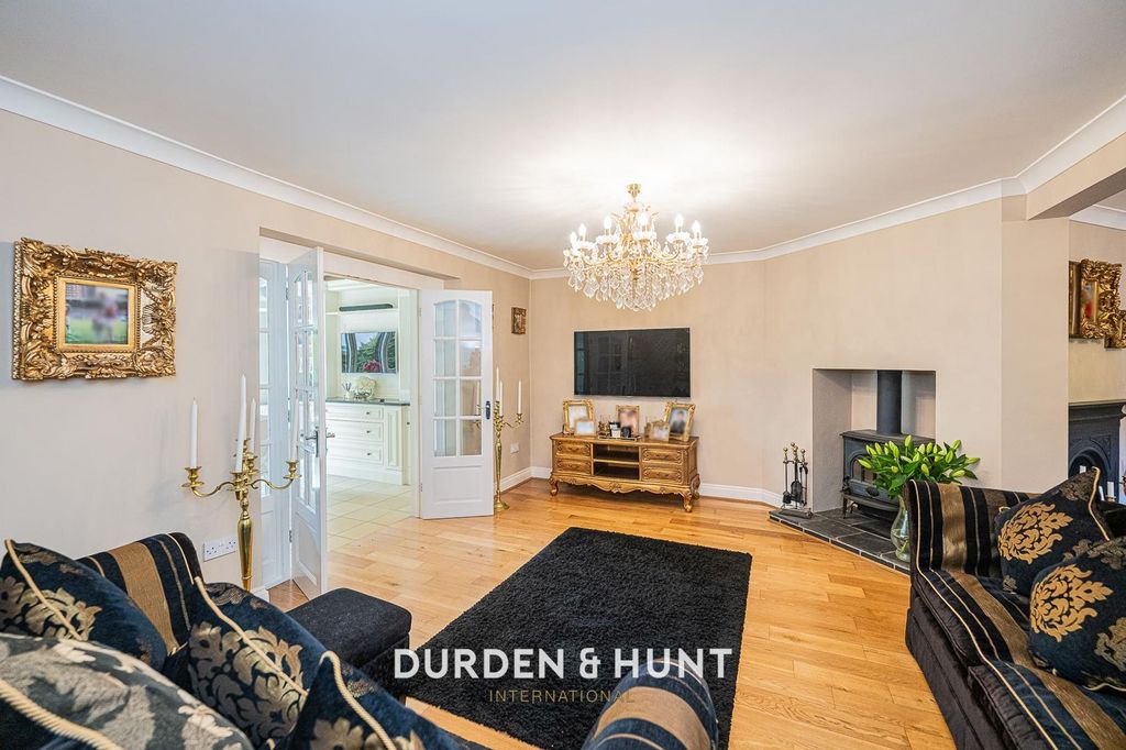 Property photo 3 of 26 London Road-41.Jpg