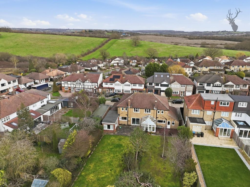 Property photo 2 of 25