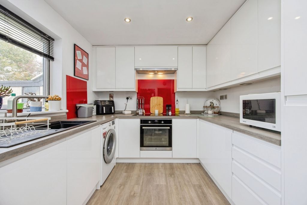 Property photo 2 of 17 Photo