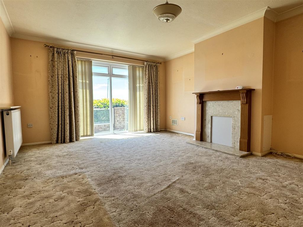 Property photo 3 of 15 Living Room