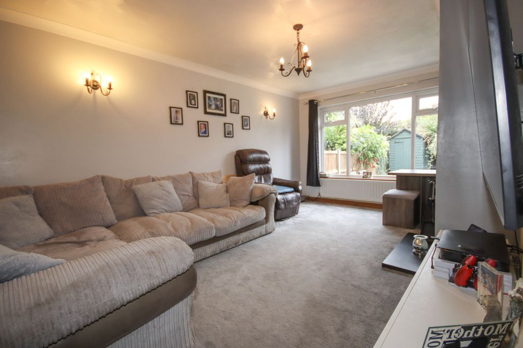 Property photo 2 of 8 Lounge