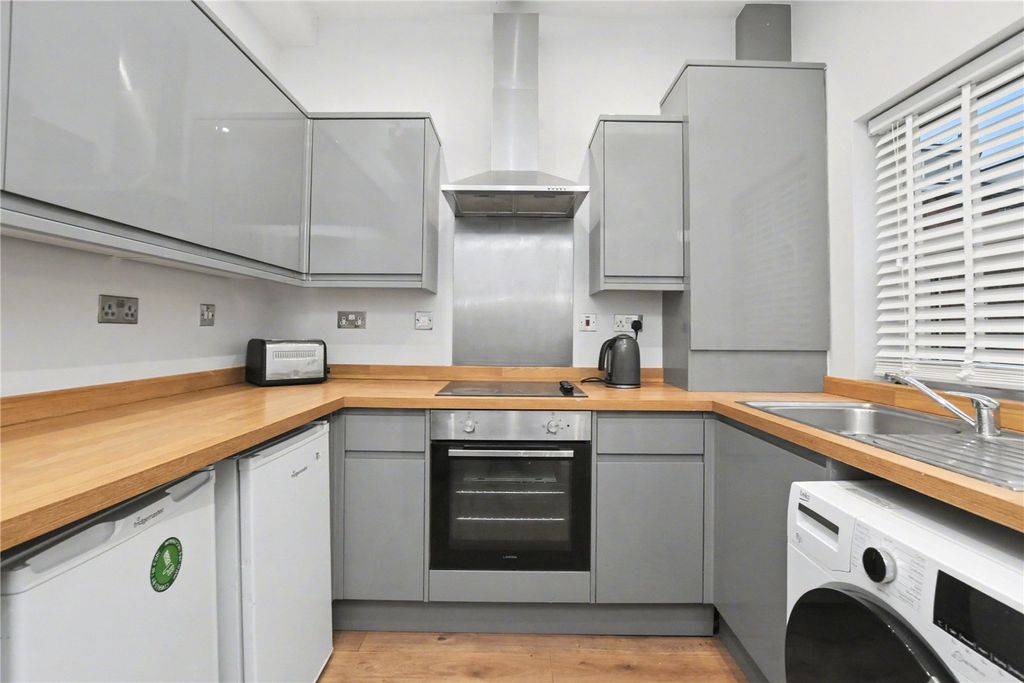 Property photo 3 of 14 Picture 3