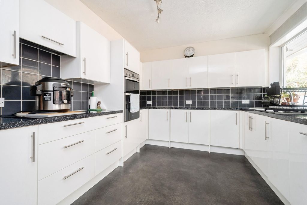 Property photo 3 of 34 Pbox-Img.Jpg