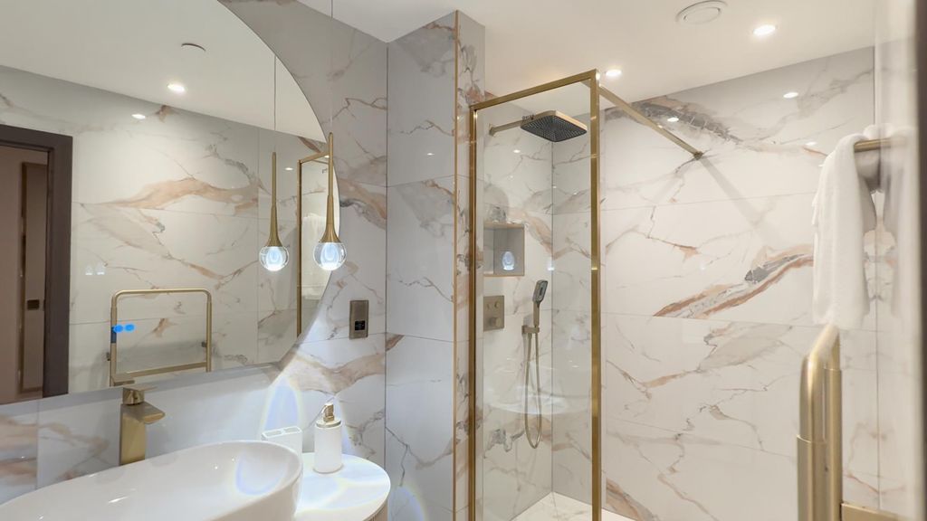 Property photo 1 of 9 Halcyon-Show-Bath.Png