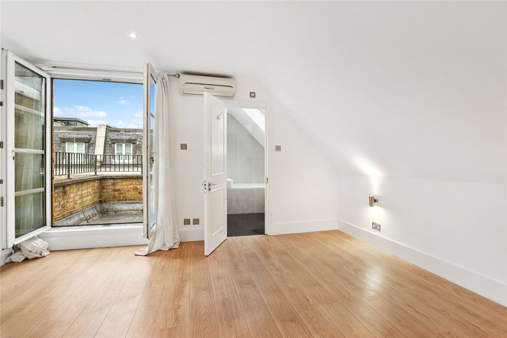 Property photo 3 of 14 Bedroom