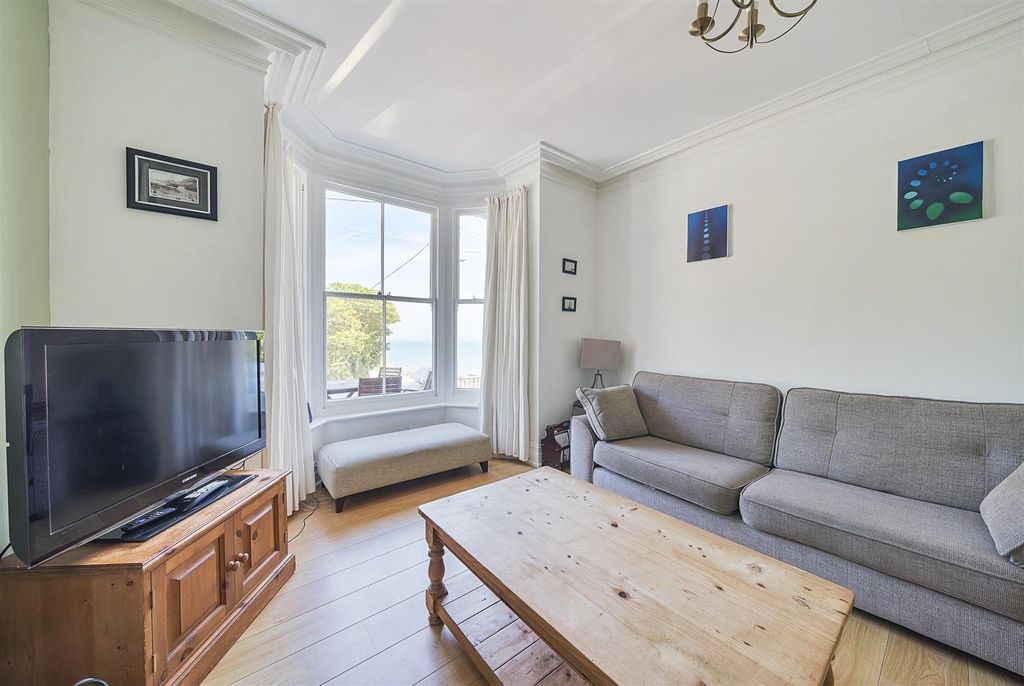 Property photo 3 of 17 Sitting Room