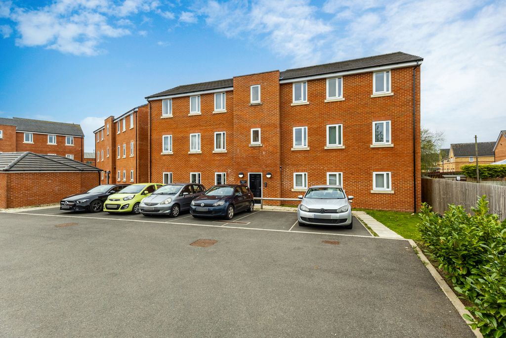 Property photo 1 of 13 2 Bedroom, Ground Floor Apartment For Sale